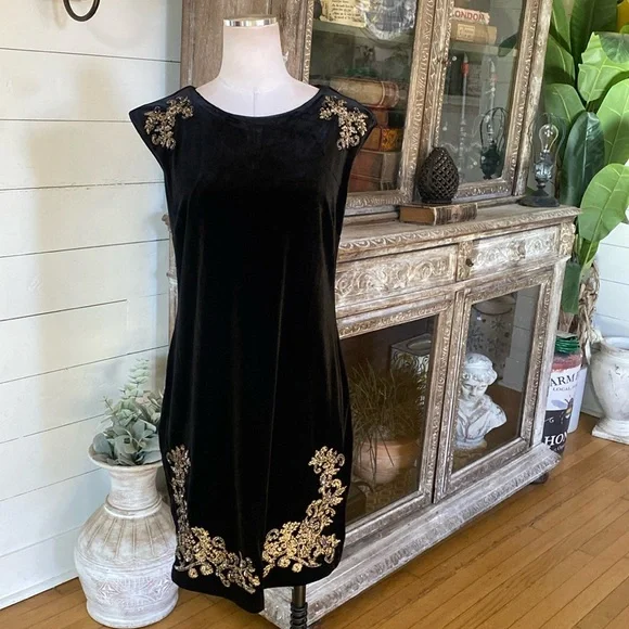 White House Black Market | Dresses | White House Black Market Black Velvet Gold Embroidered Shift Dress Medium New | Poshmark White House Black Market | Dresses | White House Black Market Black Velvet Gold Embroidered Shift Dress Medium New | Poshmark